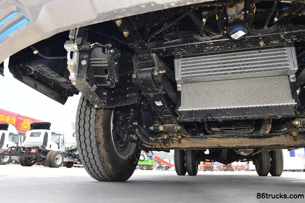 SHACMAN Commercial Vehicle Xuande Wing 9 Lightweight Edition 127 hp 4X2(6 wheels) 4.12m single-row flatbed light truck Chassis (2) | 86Truck