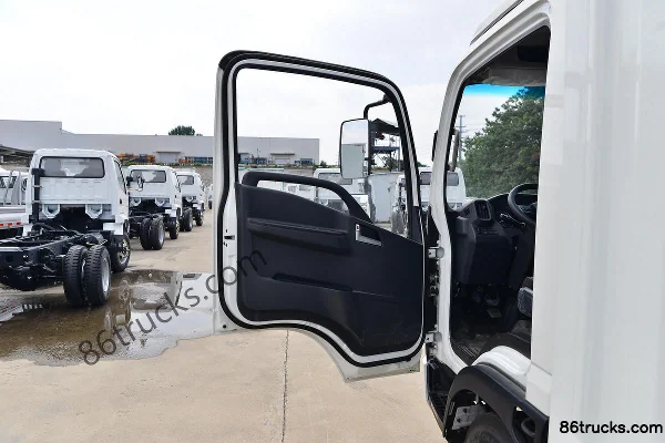 Ouling Jiyun Supreme Edition 150hp 4X2(6 wheels) 4.15m Single Row Van Light Truck (China VI) Cab (1) | 86Trucks