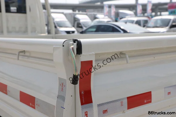 Foton Xiangling M2 Pro Luxury 1.6L 122hp 4X2(6 wheels) Gasoline 2.7m Double-Row Flatbed Mini Truck Body (3) | 86Trucks