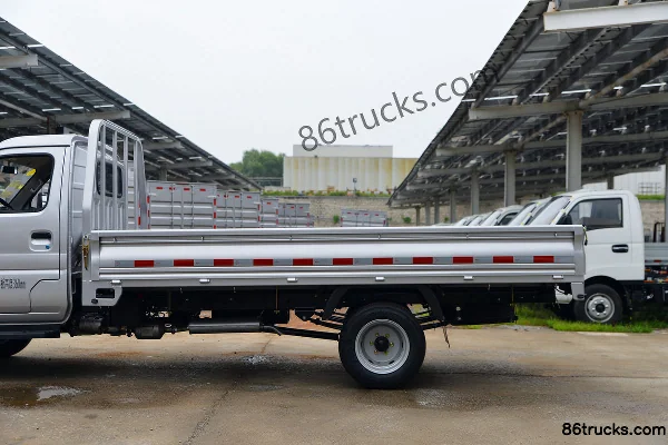 Ouling Fengrui F3 1.6L 122hp 4X2(6 wheels) Gasoline 3.4m Single Row Stake Mini Truck (China VI) Body (2) | 86Trucks
