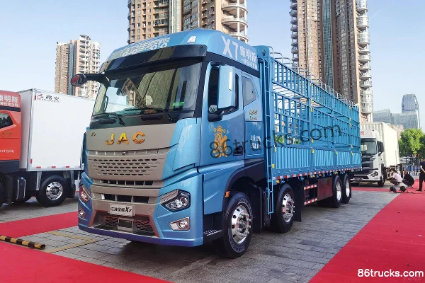 JAC Gallop Xingyao X7 570hp 8X4(12 wheels) 9.4m AMT Automatic Gearbox Stake-side Cargo Truck (China VI) Exterior (3) | 86Trucks