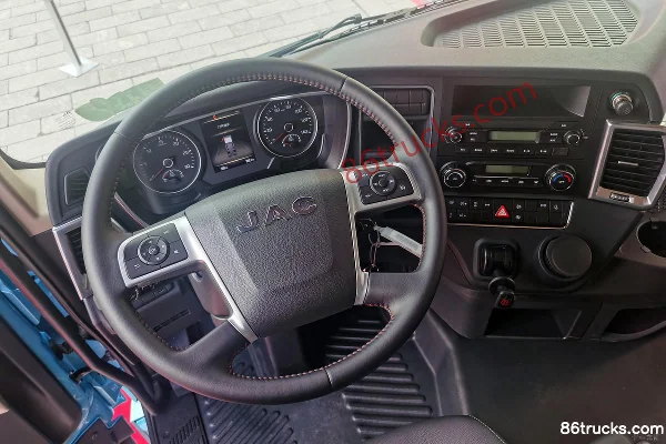JAC Gallop Xingyao X7 570hp 8X4(12 wheels) 9.4m AMT Automatic Gearbox Stake-side Cargo Truck (China VI) Cab (1) | 86Trucks