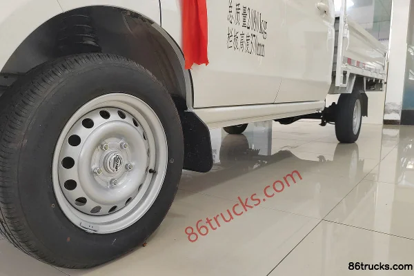 Jinbei Jinka S2 Comfort 1.6L 123 hp 4X2(6 wheels) Gasoline 2.51m double-row flatbed micro truck Chassis (1) | 86Trucks