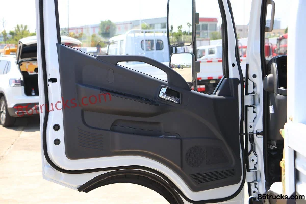 Dongfeng Kaipute K5 150hp 4X2(6 wheels) 4.02m single-row flatbed light truck Cab (1) | 86Trucks