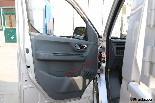 FARIZON Xingxiang F1E 2023 3.0T 3.2m Single Row Pure Electric Stake Mini Truck 41.86kWh 4X2(6 wheels) Interior (2) | 86Trucks