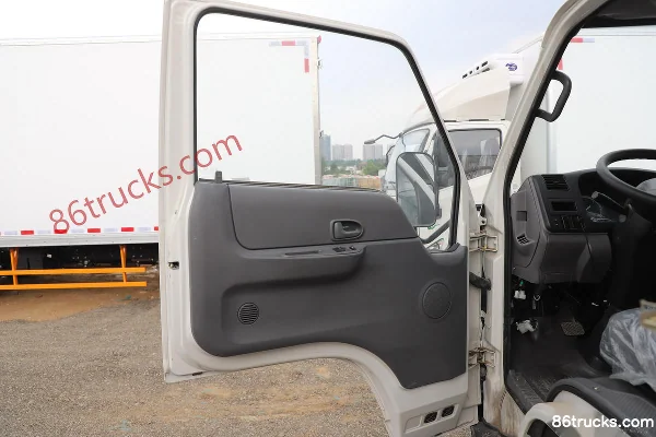JMC Shunda Narrow Body 122hp 4X2(6 wheels) 4.21m Flammable Gas Van Truck Cab (1) | 86Trucks