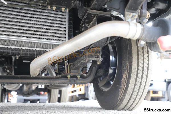 JMC Shunda Narrow Body 122hp 4X2(6 wheels) 4.21m Flammable Gas Van Truck Chassis (3) | 86Trucks