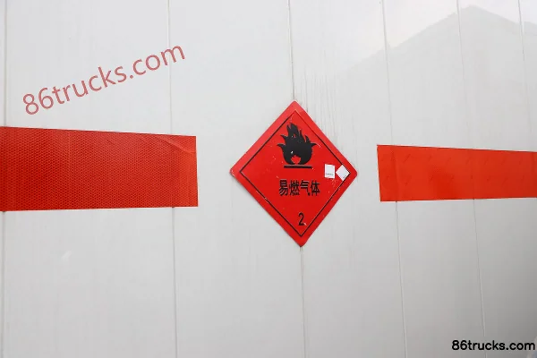 JMC Shunda Narrow Body 122hp 4X2(6 wheels) 4.21m Flammable Gas Van Truck (2) | 86Trucks