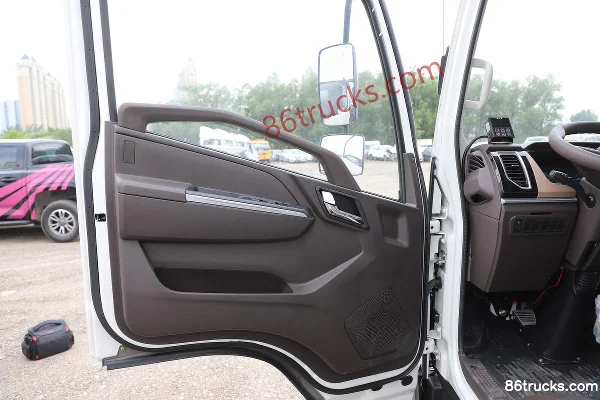 JMC Kaiyun Lanjing 146 ch 4X2(6 roues) 4,02 m camion frigorifique Cabine (2) | 86Trucks