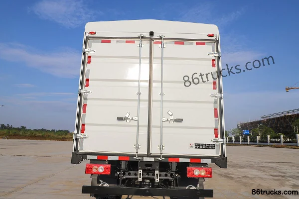 Yuchai New Energy EC214F 4.5T 4.125m Single Row Pure Electric Stake Light Truck 81.14kWh 4X2(6 wheels) Body (1) | 86Trucks