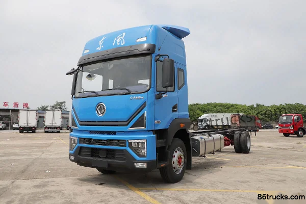 Dongfeng Duolika D12 Value Edition 260hp 4X2(6 wheels) 9.85m Wing Van Cargo Truck Exterior (3) | 86Trucks