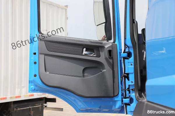 Dongfeng Duolika D12 Value Edition 260hp 4X2(6 wheels) 9.85m Wing Van Cargo Truck Cab (3) | 86Trucks