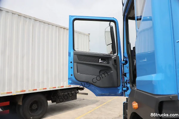Dongfeng Duolika D12 Value Edition 260hp 4X2(6 wheels) 9.85m Wing Van Cargo Truck Cab (1) | 86Trucks