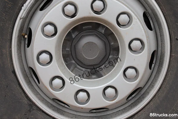 Volvo New FH Heavy Truck High Efficiency Edition 460 hp 6X4(10 wheels) automatic tractor truck (China VI) Chassis (2) | 86Trucks