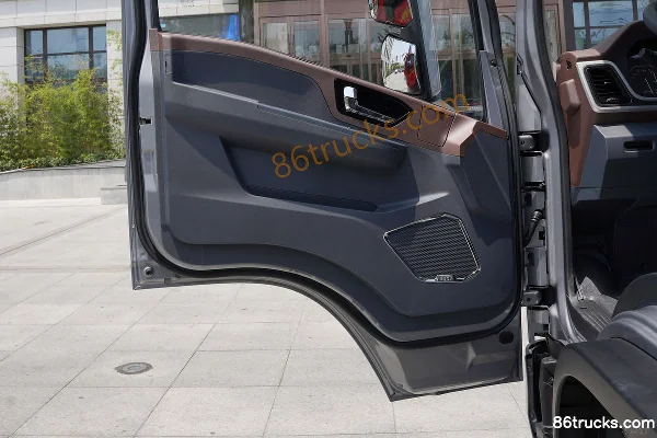 SHACMAN Commercial Vehicle Delong G2 Standard Load Edition 160hp 4X2(6 wheels) 3.82m AMT Automatic Row Half Van Light Truck Cab (2) | 86Truc
