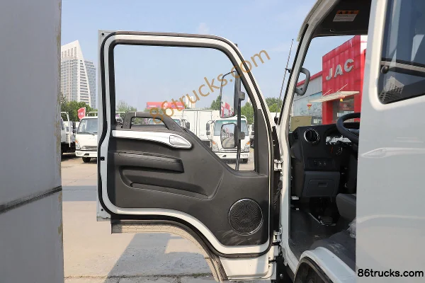 JAC Junling E5 1.8L 130 hp 4X2(6 wheels) Gasoline 3.37m semi-sleeper cab flatbed truck (China VI) (1) | 86Trucks