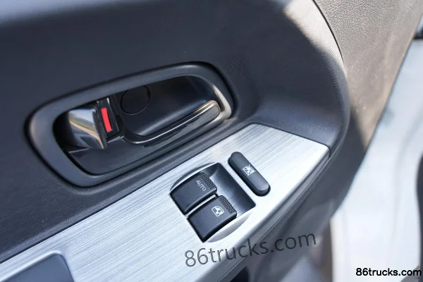 Ankai New Changan Ruixing M60 116hp 1.5L gasoline 2-seat panel van (China VI) Cab (3) | 86Trucks