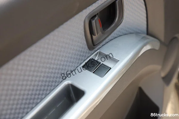 Wuling Rongguang EV Basic Type 2.4T 2-Seat 4.49m Pure Electric Enclosed Van Cab (3) | 86Trucks