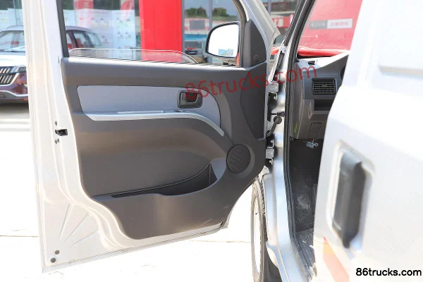 Wuling Rongguang EV Basic Type 2.4T 2-Seat 4.49m Pure Electric Enclosed Van Cab (2) | 86Trucks