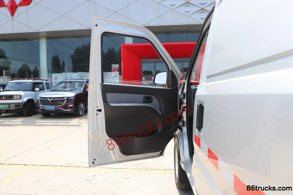 Wuling Rongguang EV Basic Type 2.4T 2-Seat 4.49m Pure Electric Enclosed Van Cab (1) | 86Trucks