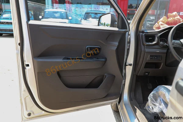 Wuling Hongguang V 2022 Jinqu Edition 99 hp 1.5L Gasoline 2-Seat Panel Van (China VI) Cab (2) | 86Trucks