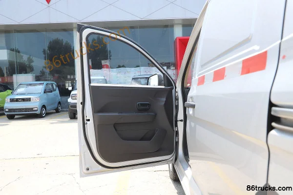 Wuling Hongguang V 2022 Jinqu Edition 99 hp 1.5L Gasoline 2-Seat Panel Van (China VI) Cab (1) | 86Trucks