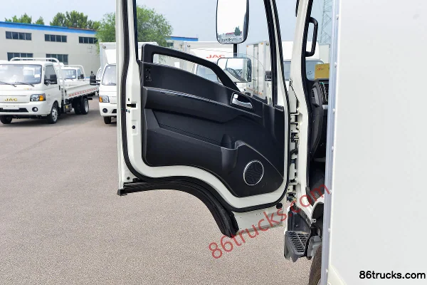JAC Yunduoduo N6 140 hp 4X2(6 wheels) 4.15m single-row van truck (6-speed) Cab (2) | 86Trucks