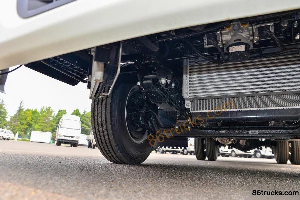 JAC Yunduoduo N6 140 ch 4X2(6 roues) camion léger à ridelles, cabine avec couchette, 3,85 m (6 vitesses) Châssis (2) | 86Trucks