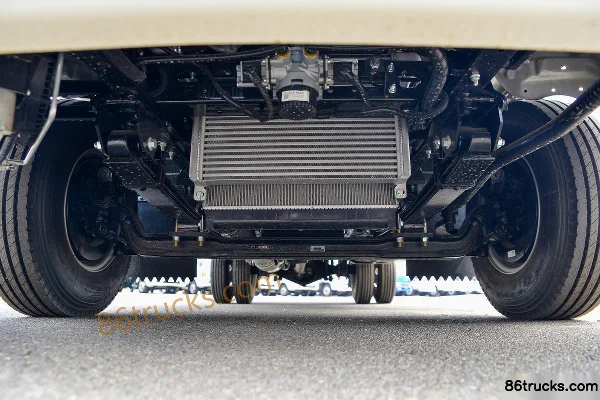 JAC Yunduoduo N6 140 ch 4X2(6 roues) camion léger à ridelles, cabine avec couchette, 3,85 m (6 vitesses) Châssis (1) | 86Trucks