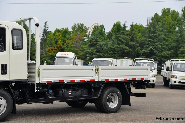 JAC Yunduoduo N6 140 ch 4X2(6 roues) camion léger à ridelles, cabine avec couchette, 3,85 m (6 vitesses) Carrosserie (1) | 86Trucks