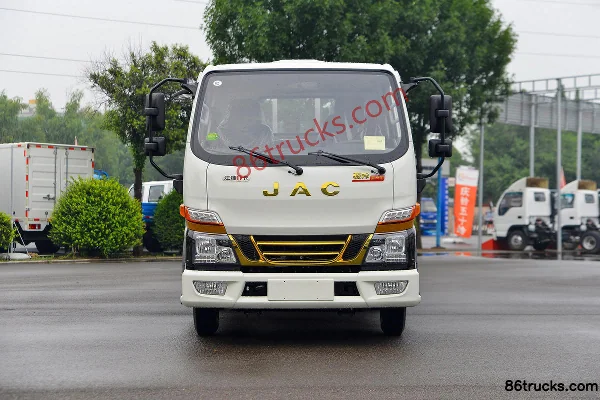JAC Junling V3 95hp 4X2(6 wheels) 3.8m Semi-Row Flatbed Light Truck Exterior (2) | 86Trucks