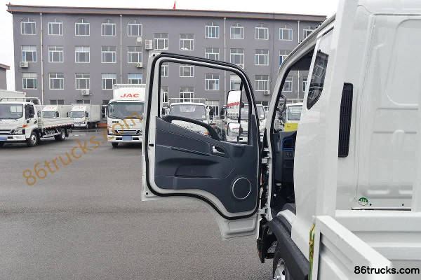 JAC Junling V3 95hp 4X2(6 wheels) 3.8m Semi-Row Flatbed Light Truck Cab (1) | 86Trucks