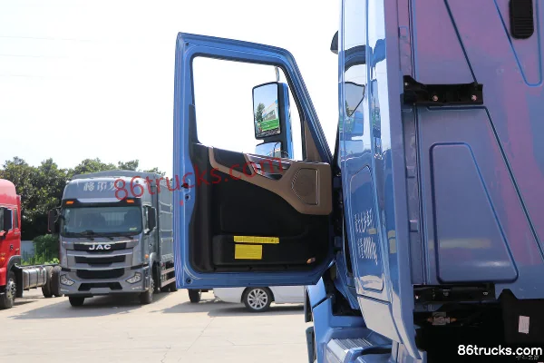 JAC Gallop V5 Heavy Truck 560 hp 6X4(10 wheels) AMT Automatic Long-nose Tractor Truck (China VI) Cab (1) | 86Trucks