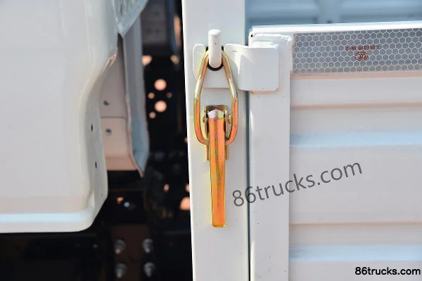 Yuejin Fuxing S100 1.5L 113 hp 4X2(6 wheels) Gasoline 3.62m Semi-row Flatbed Light Truck (China VI) Body (3) | 86Trucks