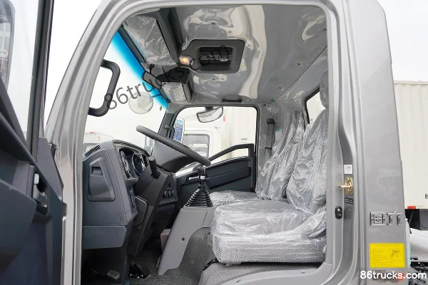 Sinotruk HOWO Han H 140 hp 4X2(6 wheels) 4.15m single-row cage cargo light truck (WLY 6-speed) Cab (2) | 86Trucks