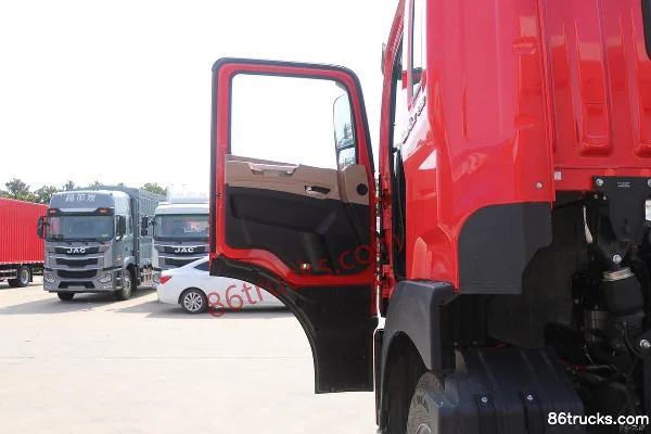 JAC GallopA5XⅢ Medium Truck 260 hp 4X2(6 wheels) 6.8m Stake Truck (China VI) Cab (3) | 86Trucks