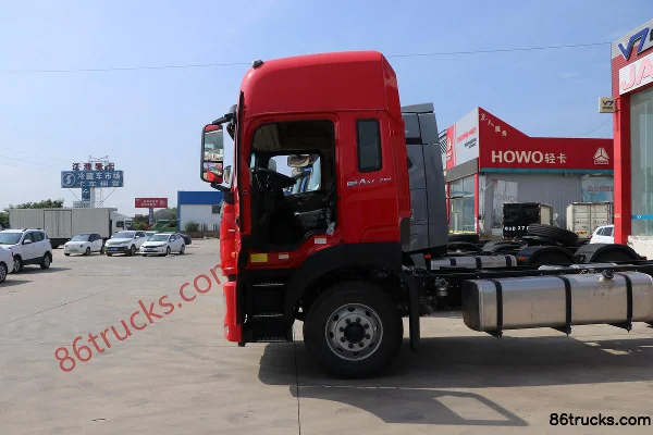 JAC GallopA5XⅢ Medium Truck 260 hp 4X2(6 wheels) 6.8m Stake Truck (China VI) Cab (1) | 86Trucks
