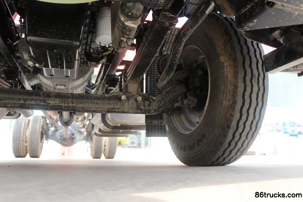 JAC GallopA5XⅢ Medium Truck 260 hp 4X2(6 wheels) 6.8m Stake Truck (China VI) Chassis (3) | 86Trucks