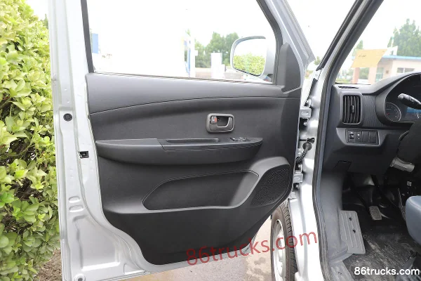 JAC Zhengcheng W1 Premium Edition 1.5L 116 hp 4X2(6 wheels) gasoline 3.05m single-row van micro truck Cab (2) | 86Trucks