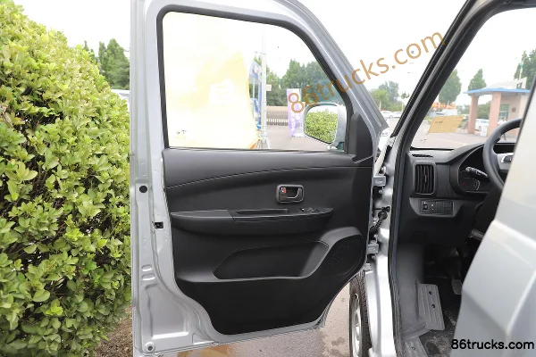 JAC Zhengcheng W1 Premium Edition 1.5L 116 hp 4X2(6 wheels) gasoline 3.05m single-row van micro truck Cab (1) | 86Trucks