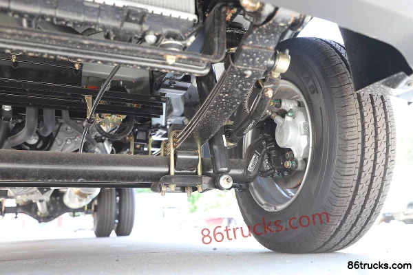 Dongfeng Xiaobawang W18 1.6L 122hp 4X2(6 wheels) 3.7m single-row flatbed micro truck Chassis (3) | 86Trucks