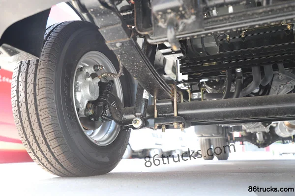 Dongfeng Xiaobawang W18 1.6L 122hp 4X2(6 wheels) 3.7m single-row flatbed micro truck Chassis (2) | 86Trucks