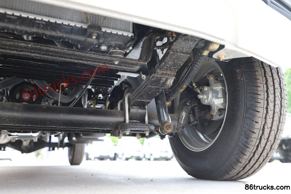 Dongfeng Xiaobawang W08 1.6L 123hp 4X2(6 wheels) 2.7m Double Row Stake Mini Truck Chassis (3) | 86Trucks
