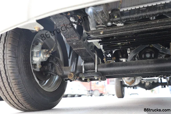 Dongfeng Xiaobawang W08 1.6L 123hp 4X2(6 wheels) 2.7m Double Row Stake Mini Truck Chassis (2) | 86Trucks