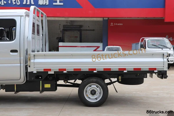 Dongfeng Xiaobawang W08 1.6L 123hp 4X2(6 wheels) 2.7m Double Row Stake Mini Truck Body (1) | 86Trucks