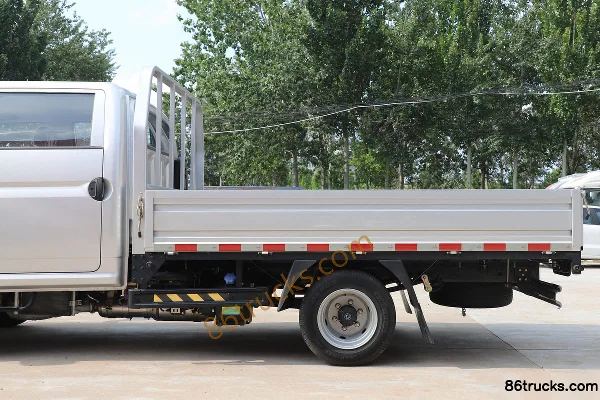 Dongfeng Xiaobawang W17 122 ch 4X2(6 roues) 2,95 m cabine double plateau petit camion Carrosserie (1) | 86Trucks