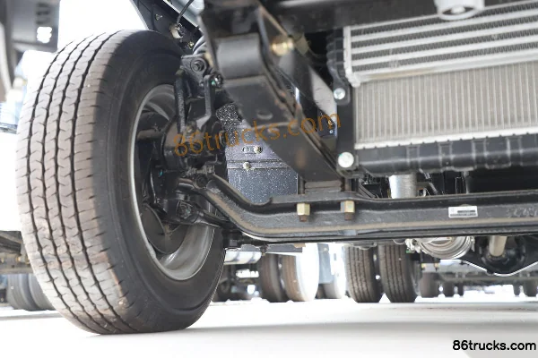 Feidi V3 2.5L Diesel 170 hp 4X2(6 wheels) Changtai 8-speed Air Brake 3.83m Semi-row Flatbed Light Truck Chassis (2) | 86Trucks