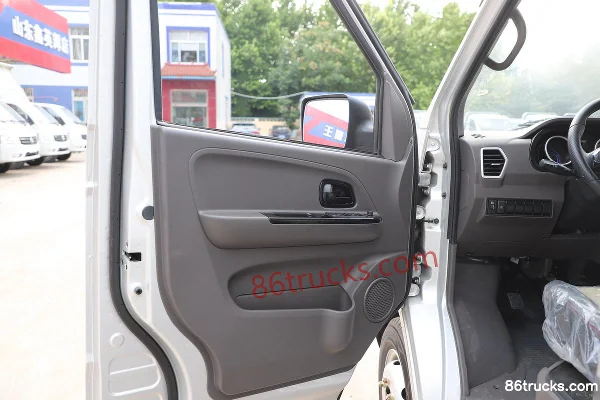 Dongfeng Xiaobawang W18 1.6L 122hp 4X2(6 wheels) 2.55m double-row van truck Cab (2) | 86Trucks