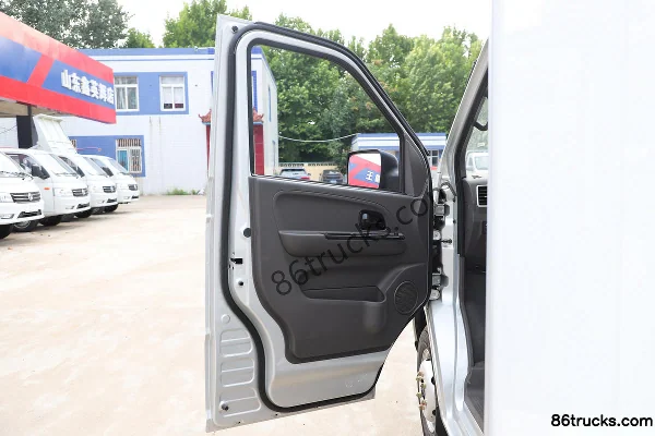 Dongfeng Xiaobawang W18 1.6L 122hp 4X2(6 wheels) 2.55m double-row van truck Cab (1) | 86Trucks