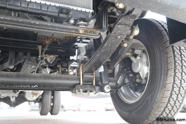 Dongfeng Xiaobawang W18 1.6L 122hp 4X2(6 wheels) 2.55m double-row van truck Chassis (3) | 86Trucks